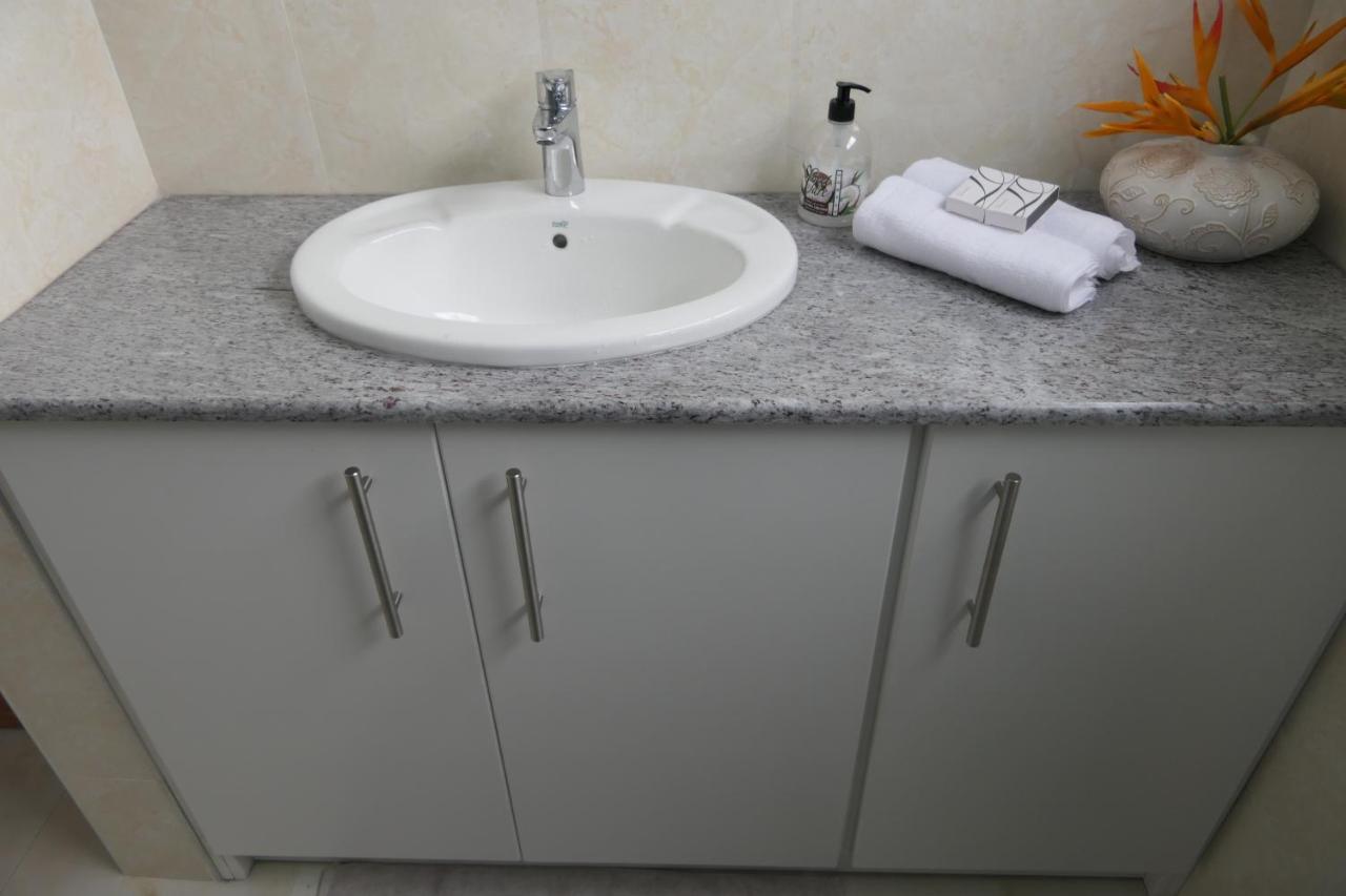 Tropical Garden Self Catering Villa Victoria Bagian luar foto