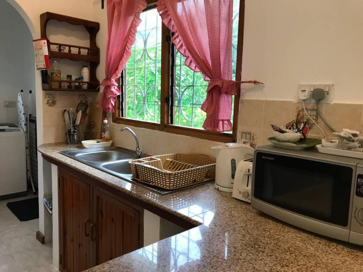 Tropical Garden Self Catering Villa Victoria Bagian luar foto